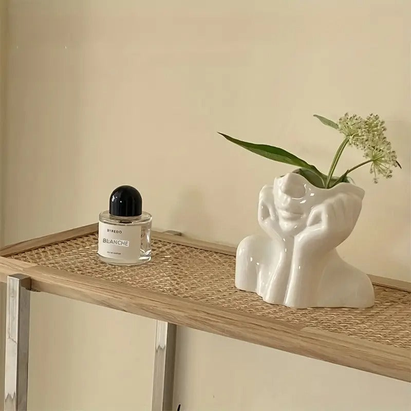 Ceramiczny wazon w kształcie głowy