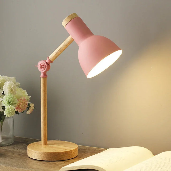 Lampa Stołowa w Stylu Skandynawskim – Elastyczne Światło i Regulacja