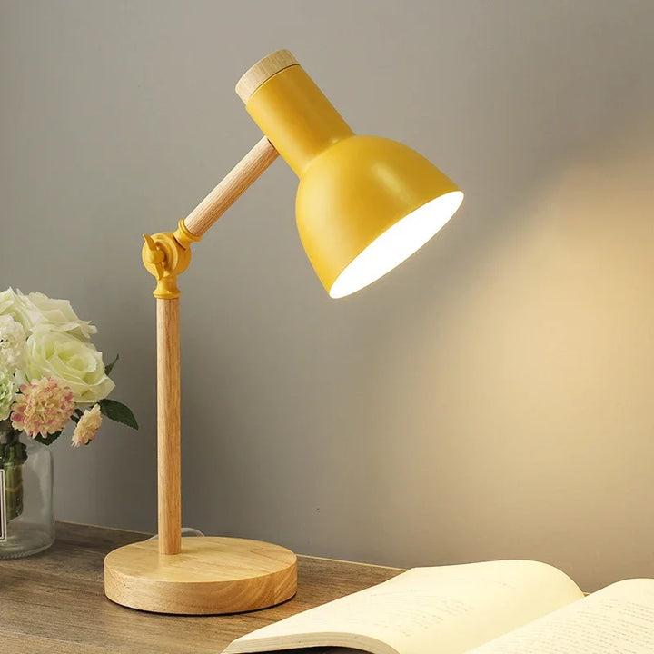 Lampa Stołowa w Stylu Skandynawskim – Elastyczne Światło i Regulacja