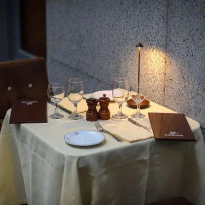 Lampa stołowa LED do użytku wewnątrz i na zewnątrz